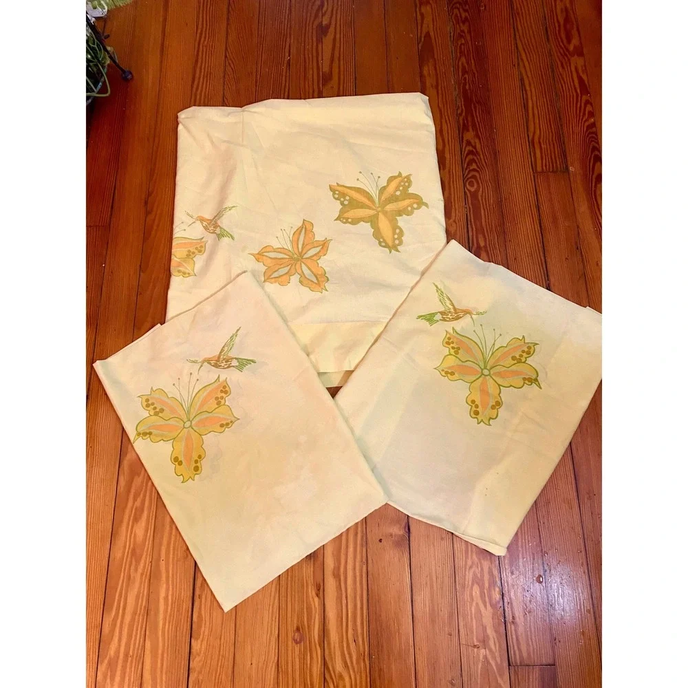 Vintage 70s Yellow Hummingbird Butterfly Flat Sheet and Pillowcase Set 3 Piece‎
